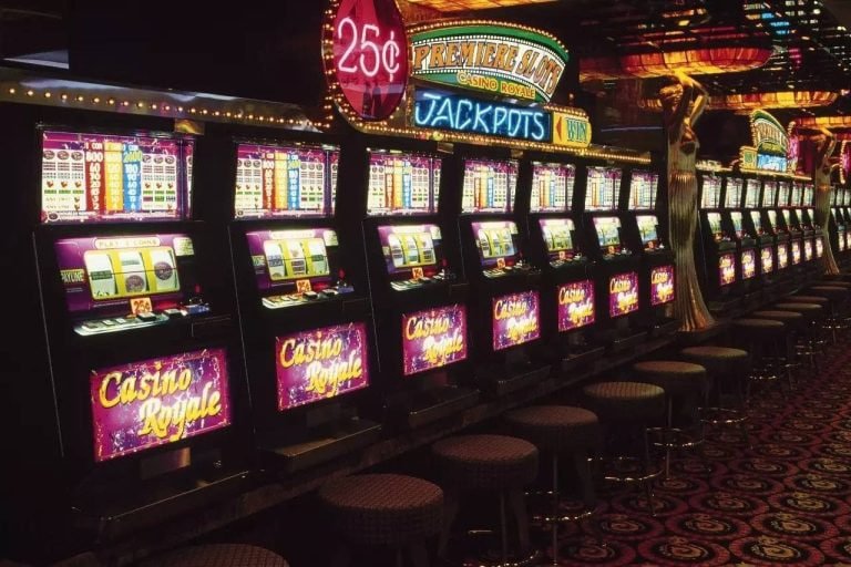 Người dùng truy cập 8bet trên điện thoại di động tại Việt Nam